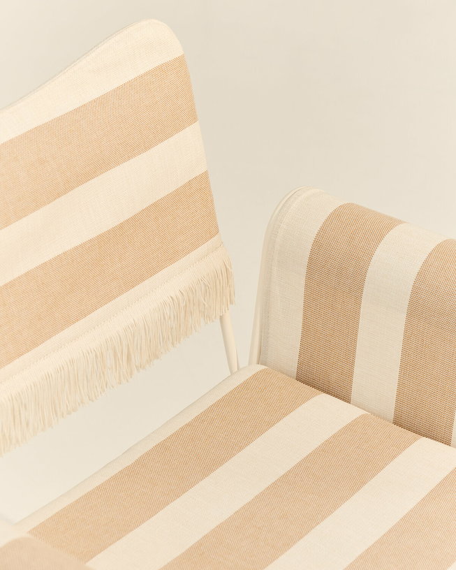chaise-avec-accoudoirs-et-franges-motif-rayures-leslie-et-limonta-tropique-gubi-3
