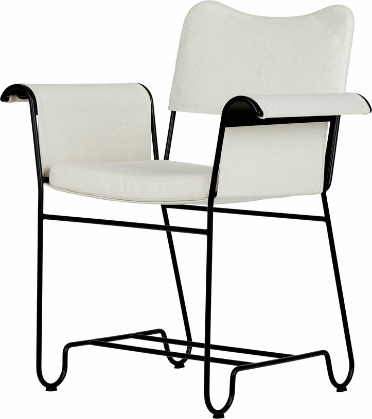 chaise-avec-accoudoirs-tissu-blanc-limonta-06-et-structure-noire-tropique-gubi-1