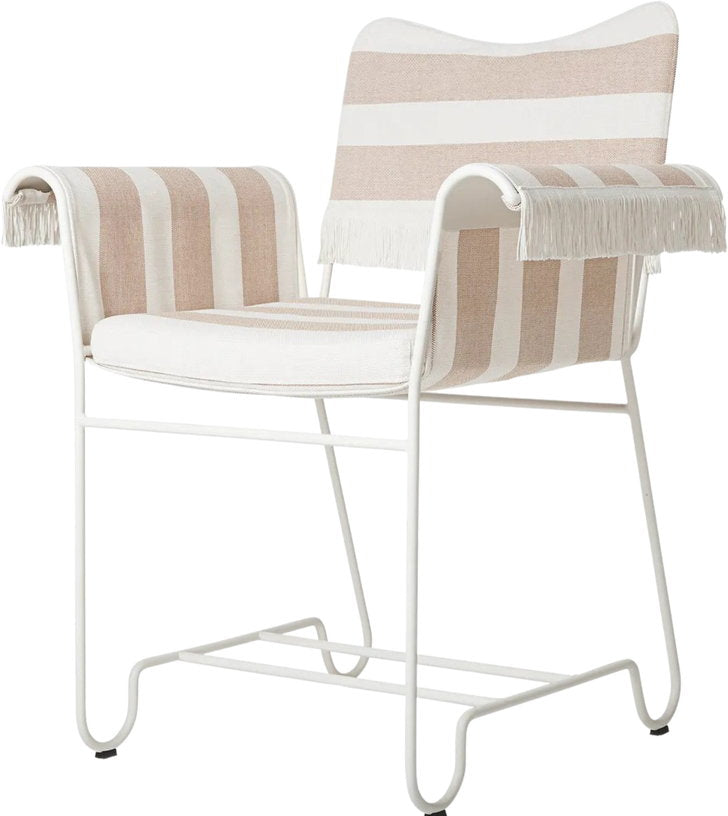 chaise-avec-accoudoirs-et-franges-motif-rayures-leslie-et-limonta-tropique-gubi-1