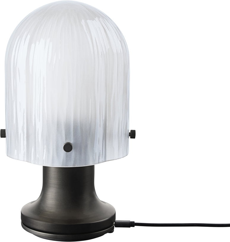 lampe-portable-base-laiton-antique-et-abat-jour-blanc-seine-gubi-2