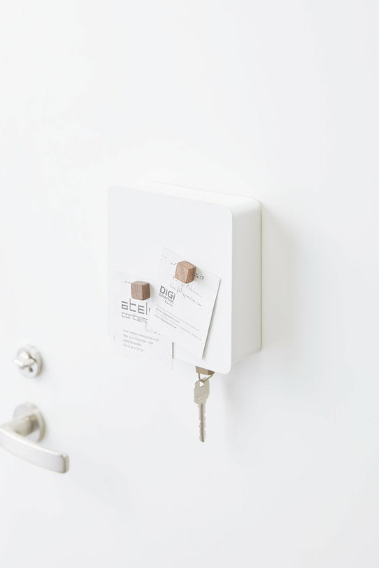 boite-a-cles-magnetique-en-acier-blanc-tower-yamazaki-3