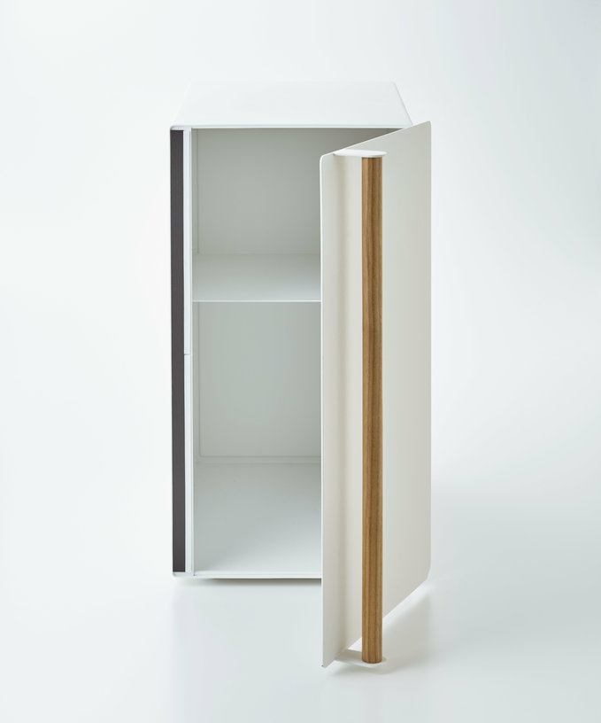boite-a-pain-en-acier-et-bois-blanche-verticale-tosca-yamazaki-2