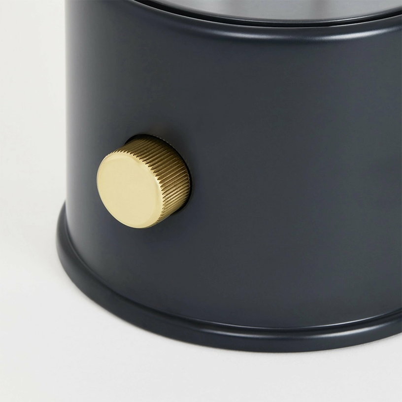 lampe-sans-fil-en-aluminium-noir-camail-13-5-x-12-5-cm-the-muse-x-farrow-ball-tala-4