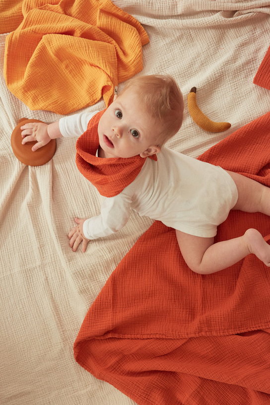 2-langes-en-gaze-de-coton-60-x-60-cm-orange-abricot-les-petits-the-cool-republic-3