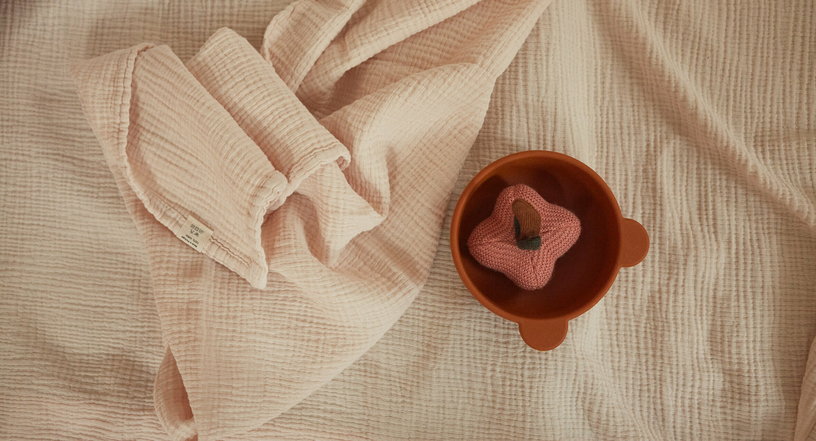 lange-en-gaze-de-coton-90-x-90-cm-beige-avoine-les-petits-the-cool-republic-2