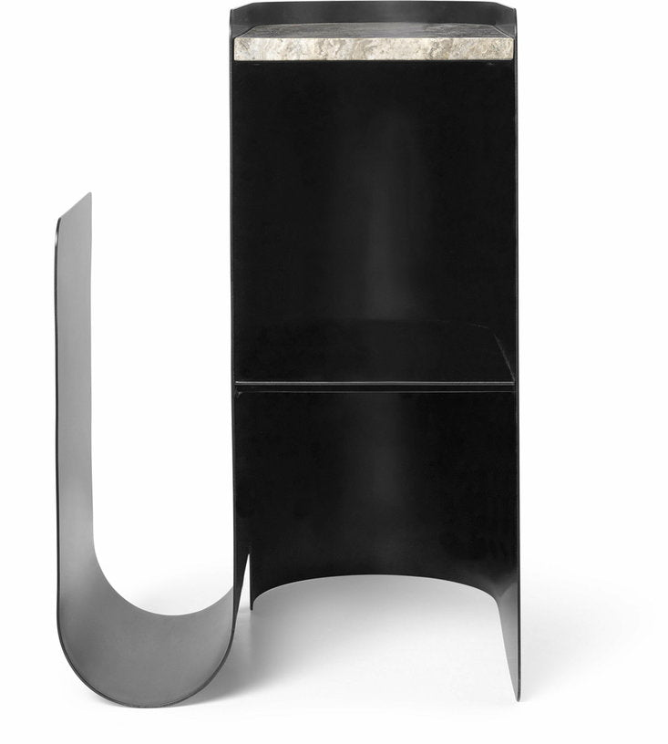 table-d-appoint-en-acier-noir-et-marbre-vault-ferm-living-1