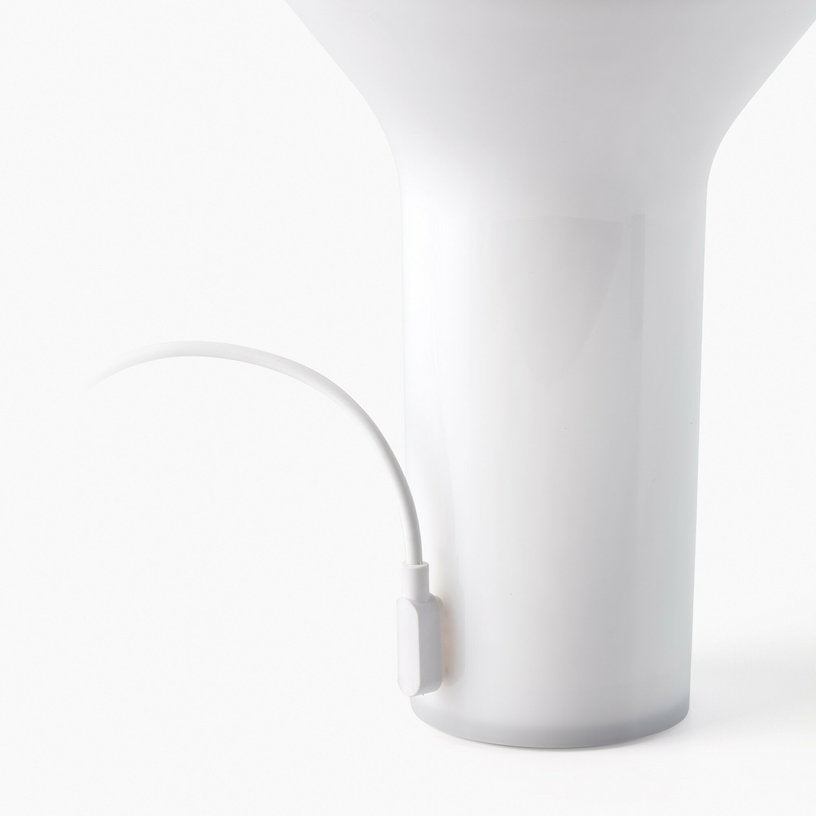 lampe-portable-blanc-opal-et-bleu-fonce-buddy-faro-barcelona-3