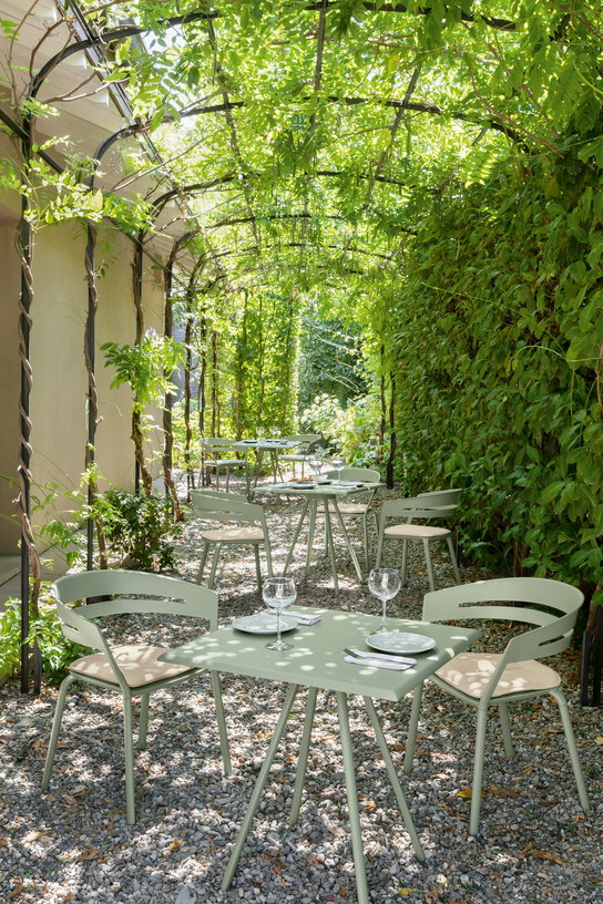 chaise-avec-accoudoir-en-aluminium-blanc-creme-53-x-61-cm-ria-fast-spa-2