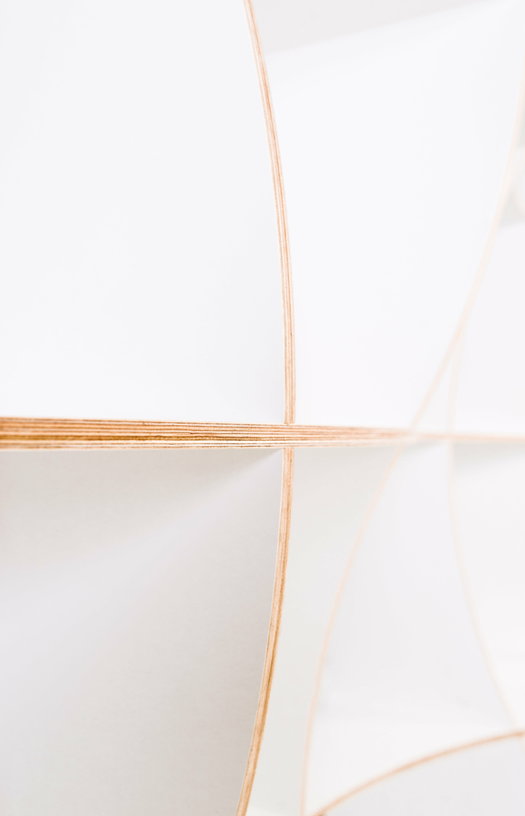 bibliotheque-en-bois-de-bouleau-blanc-246-x-246-cm-dune-jaanus-orgusaar-5