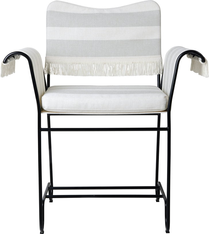 chaise-avec-accoudoirs-a-franges-et-rayures-leslie-tropique-gubi-2