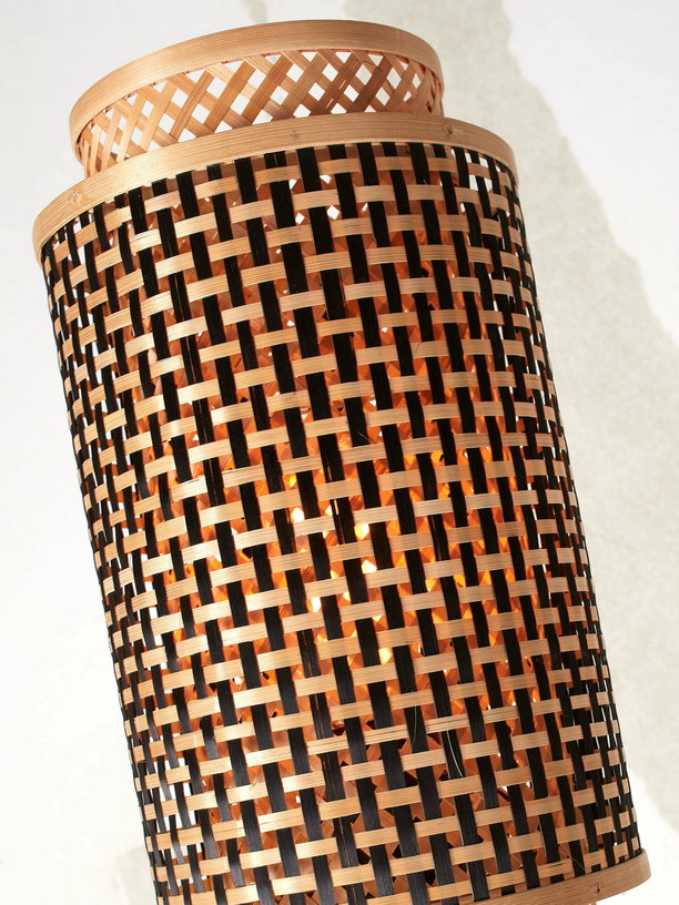 lampadaire-en-bambou-naturel-avec-abat-jour-en-bois-noir-et-naturel-145x18-cm-bhutan-good-mojo-2