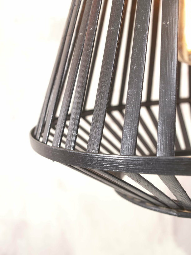 lampadaire-en-bambou-noir-avec-abat-jour-en-bois-noir-150x30-cm-merapi-good-mojo-2