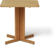 table-a-manger-carree-en-chene-naturel-68-x-68-cm-quatrefoil-form-refine-1