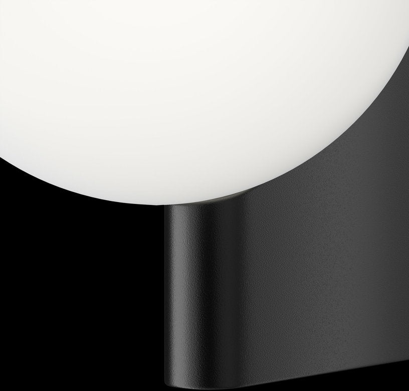 applique-murale-avec-armature-en-metal-noir-et-globe-en-verre-blanc-avant-garde-maytoni-4