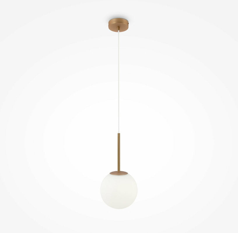 suspension-avec-armature-en-metal-dore-et-globe-en-verre-blanc-mat-36-cm-basic-form-maytoni-1