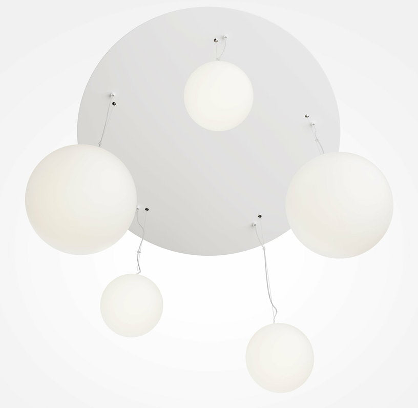 suspension-a-5-globes-en-verre-et-metal-blanc-110-cm-basic-form-maytoni-2