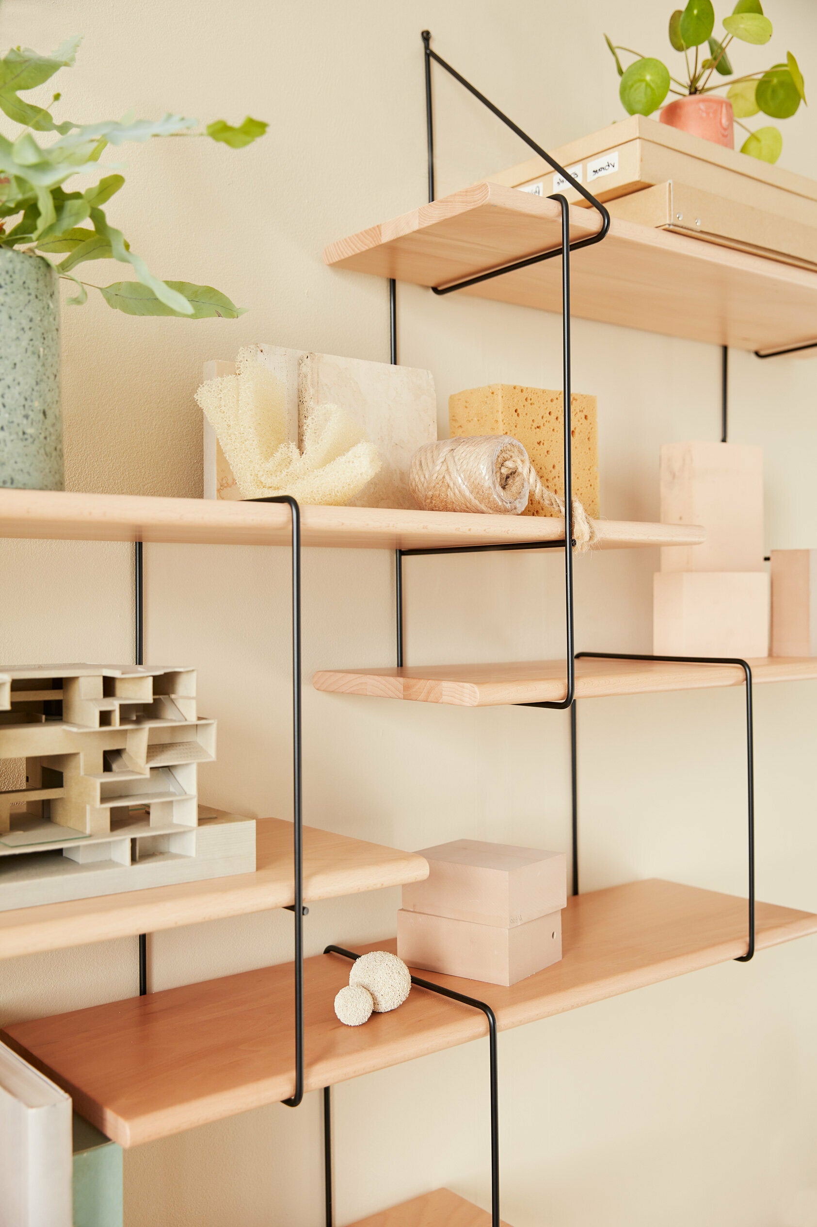 Etagère murale en bois de hêtre Link 2 - Studio Hausen — 296021.jpg