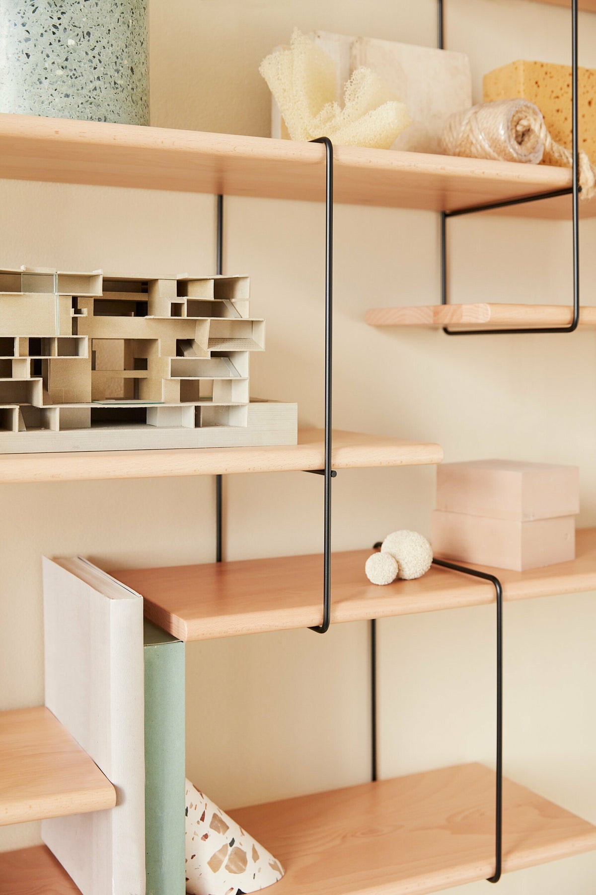 Etagère murale en bois de hêtre Link 2 - Studio Hausen — 296024.jpg