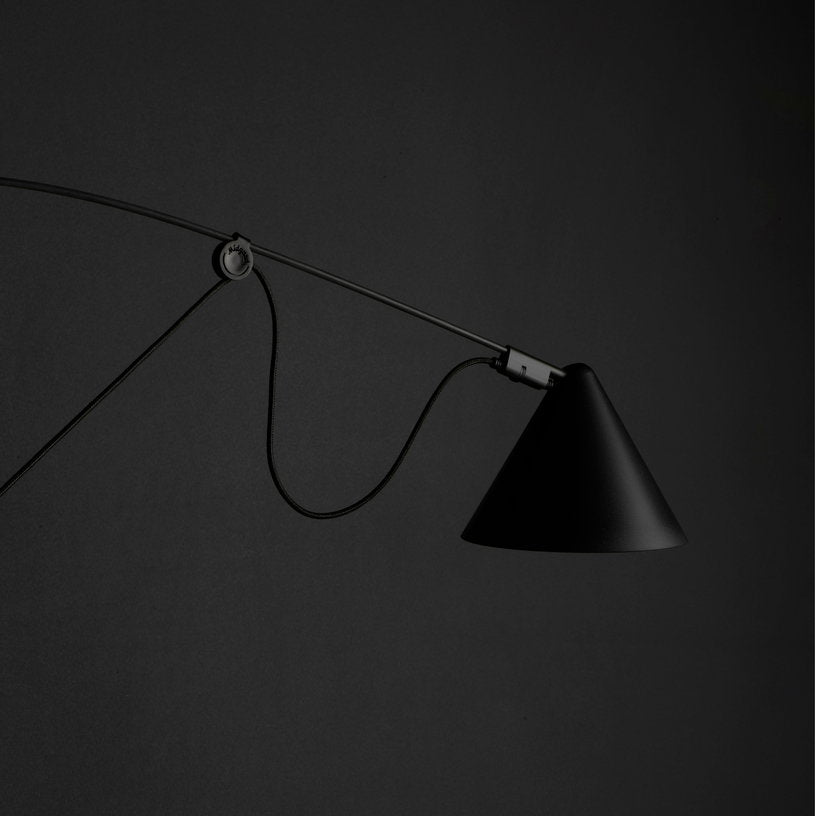 applique-murale-en-acier-noir-avec-cable-noir-large-ayno-midgard-2