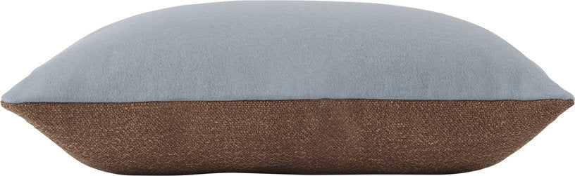 coussin-a-double-face-marron-et-bleu-clair-45-x-45-cm-mingle-muuto-2