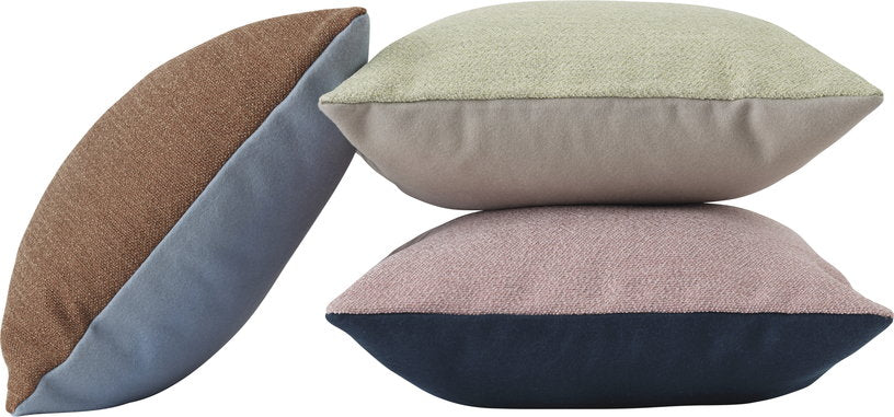 coussin-a-double-face-marron-et-bleu-clair-45-x-45-cm-mingle-muuto-4
