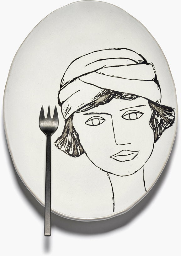 plat-de-service-ovale-blanc-casse-et-noir-la-mere-serax-3