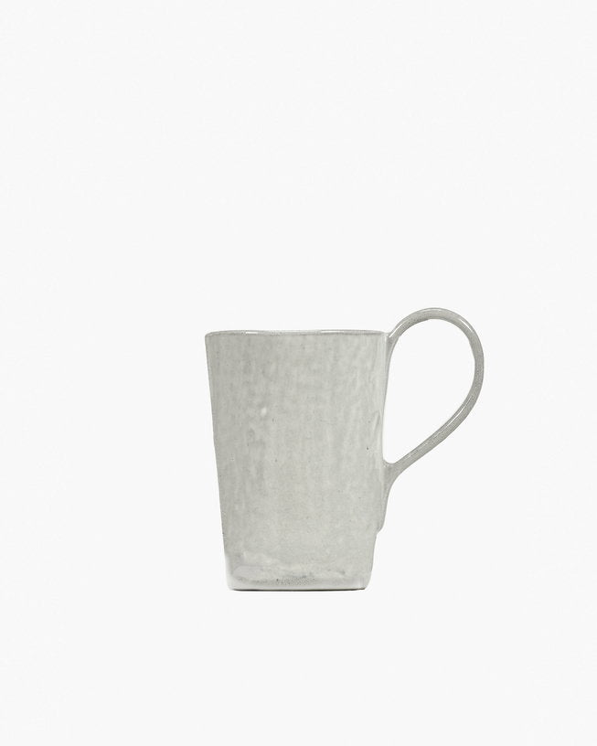 mug-en-gres-blanc-casse-la-mere-serax-2