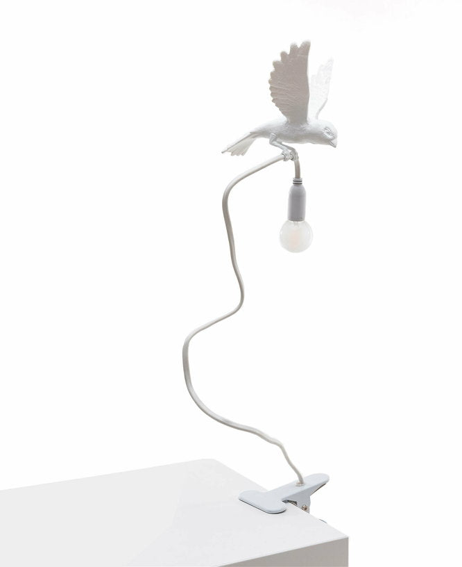 lampe-avec-pince-en-resine-blanche-landing-sparrow-seletti-3