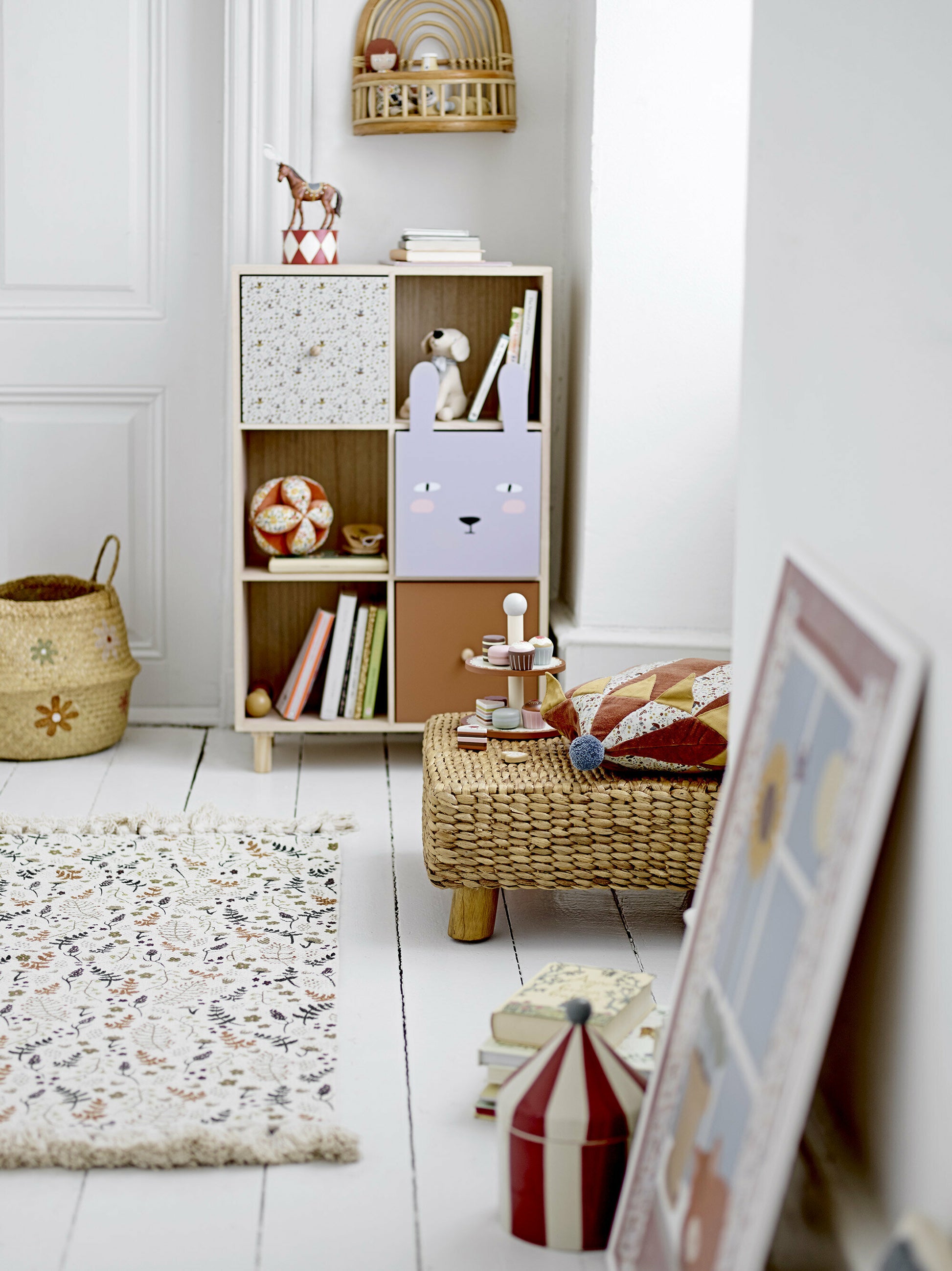 Illustration Nuala Avec Cadre Pin Blanc - Bloomingville Mini — 297764.jpg