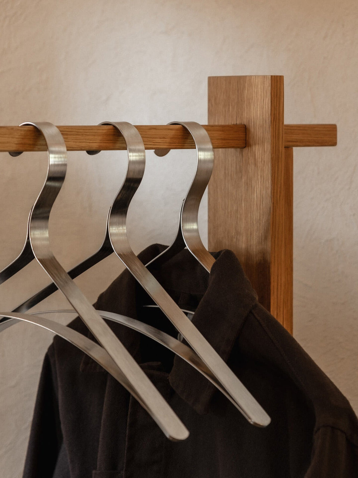 3 Cintres en acier inoxydable brossé Bowline - Ferm Living - The Cool Republic