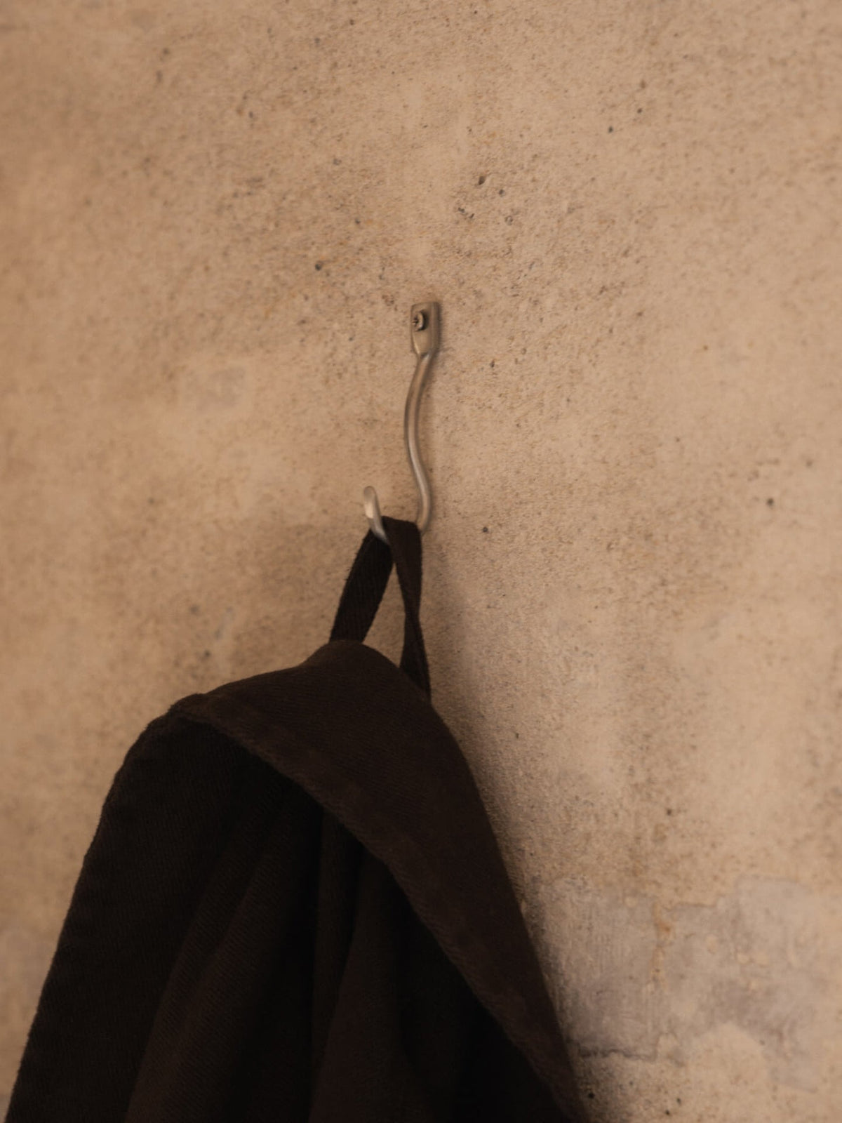 3 Crochets en acier inoxydable brossé Curvature - Ferm Living - The Cool Republic