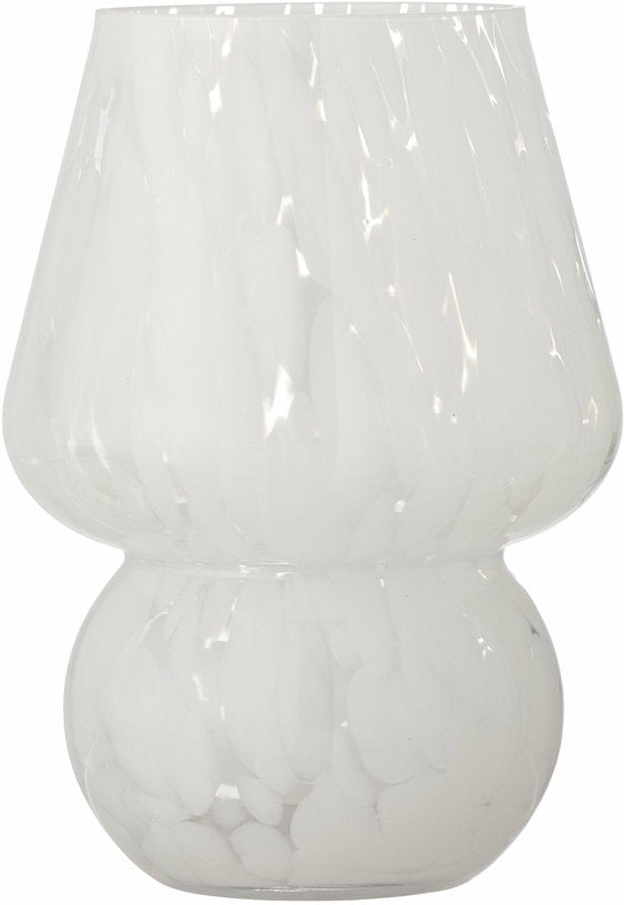 vase-en-verre-nuance-de-blanc-halim-bloomingville-2