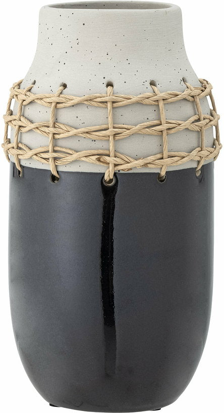 vase-en-ceramique-noir-janie-bloomingville-1