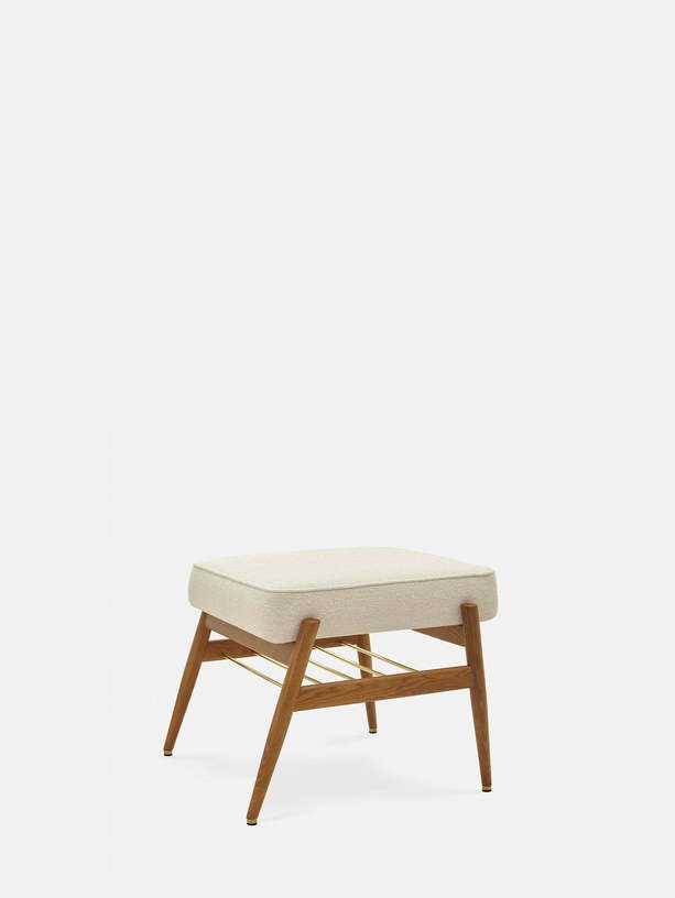 repose-pieds-en-tissu-boucle-creme-et-bois-de-frene-fonce-fox-366-concept-2