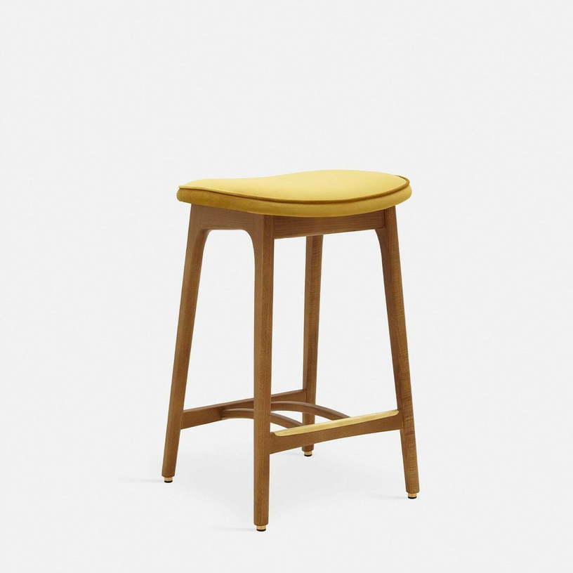 tabouret-de-bar-en-velours-brillant-moutarde-et-frene-fonce-65-cm-serie-200-190-366-concept-1