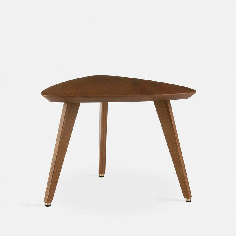 table-basse-triangulaire-en-frene-fonce-38-cm-serie-366-366-concept-1