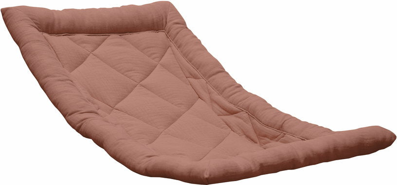 transat-bebe-en-bois-de-noyer-et-tissu-a-motifs-bois-de-rose-70-x-45-cm-levo-charlie-crane-2