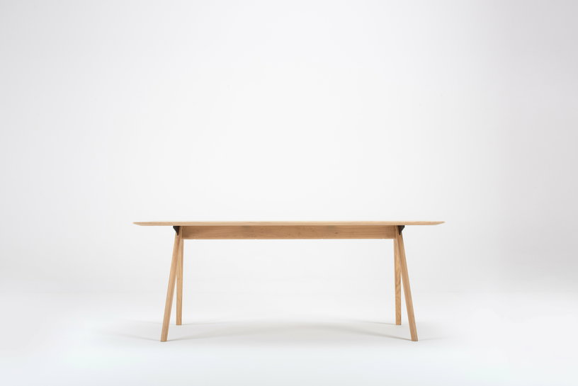 table-a-manger-en-chene-200-x-90-cm-ava-gazzda-1