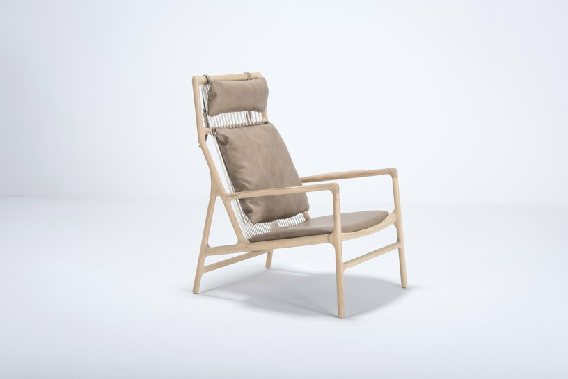 fauteuil-lounge-en-chene-et-cuir-stone-dedo-gazzda-1