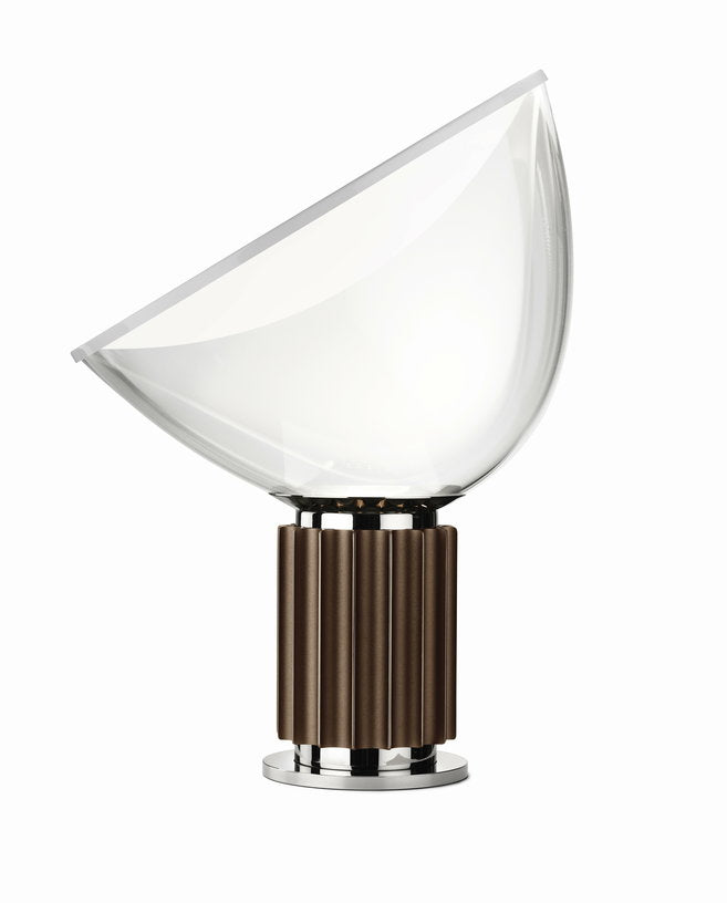 petite-lampe-de-table-design-en-metal-bronze-taccia-flos-1