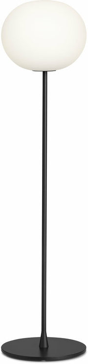 lampadaire-design-en-verre-opalin-et-acier-noir-mat-33-x-135-cm-glo-ball-flos-1