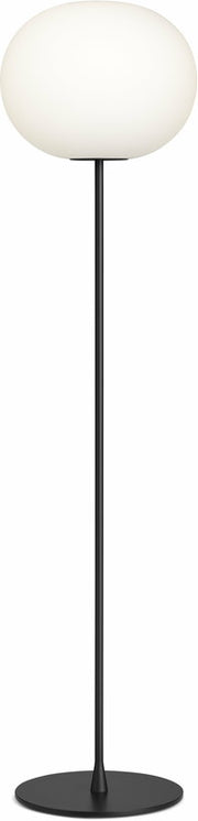 lampadaire-design-en-verre-opalin-et-acier-noir-mat-33-x-175-cm-glo-ball-flos-1