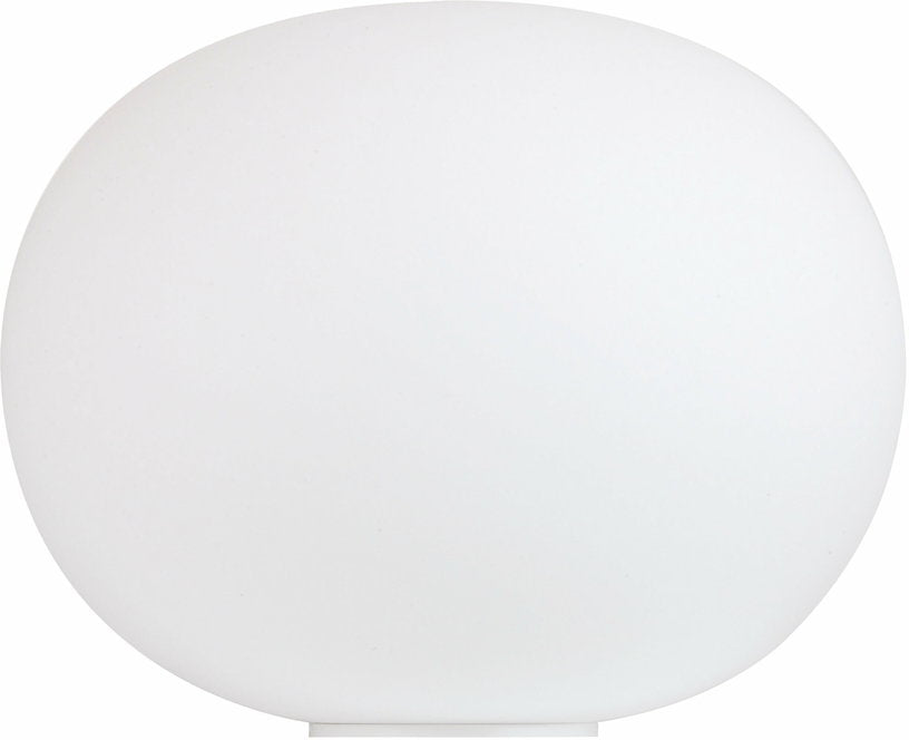 lampe-de-table-design-en-verre-opalin-45-x-36-cm-glo-ball-flos-1
