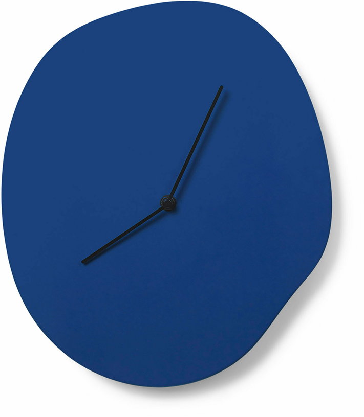 horloge-murale-bleue-28-x-33-cm-melt-ferm-living-1