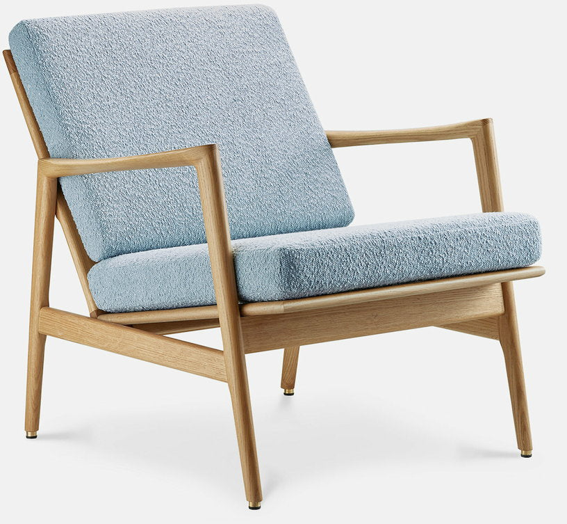 fauteuil-en-chene-naturel-et-assise-en-bouclette-bleu-stefan-lounge-366-concept-1
