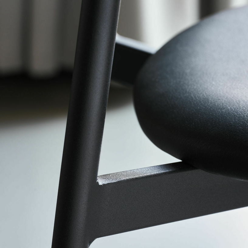 chaise-must-noir-house-doctor-2-7