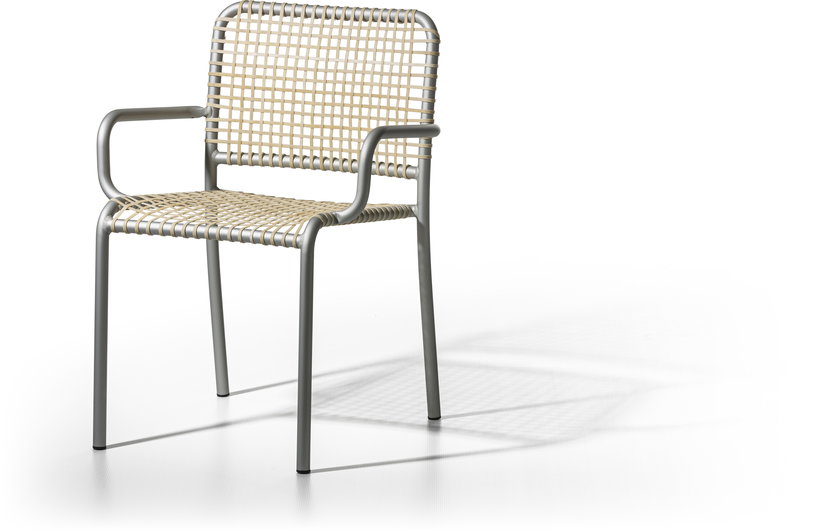 chaise-avec-accoudoirs-en-aluminium-et-tressage-naturel-allu-24-i-gervasoni-2
