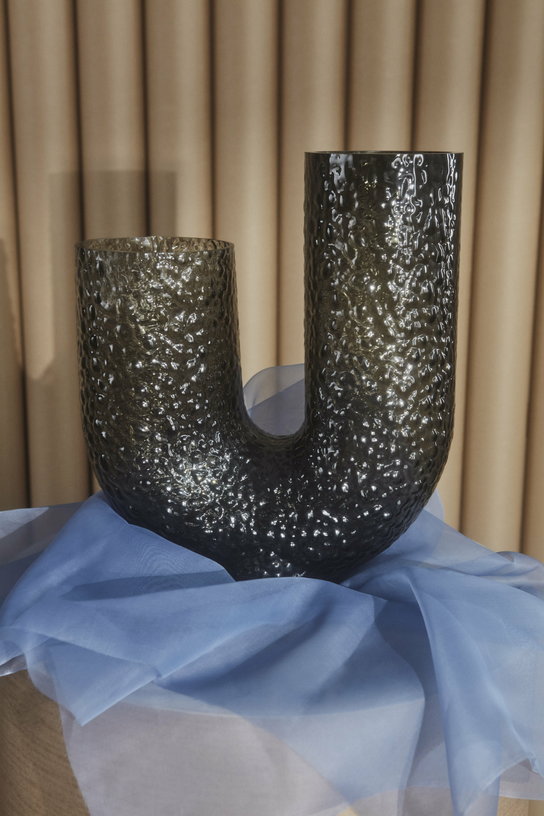 vase-en-verre-noir-40-cm-arura-aytm-2
