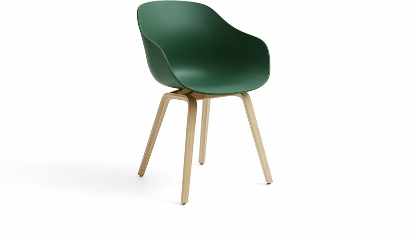 chaise-avec-accoudoirs-en-plastique-recycle-vert-et-pieds-en-chene-aac-222-2-0-hay-1