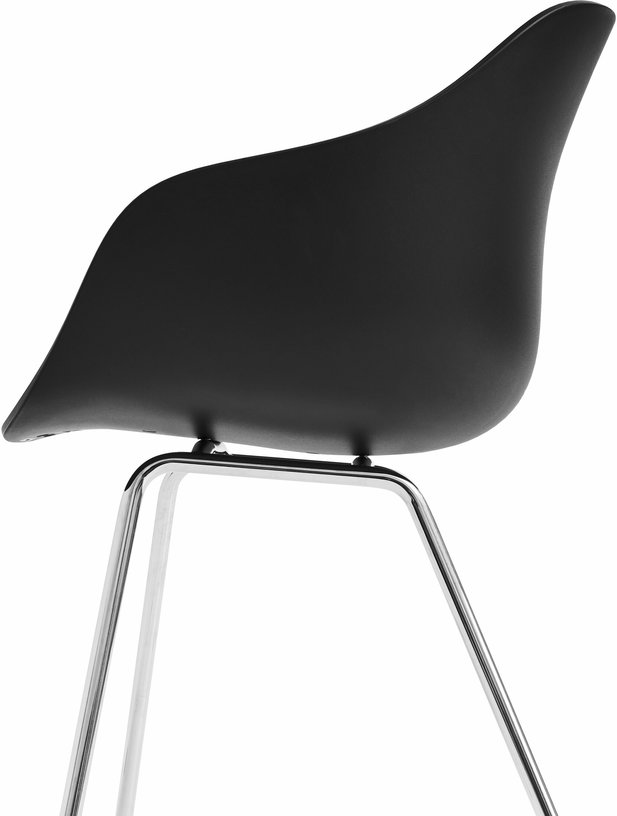 chaise-avec-accoudoirs-en-plastique-recycle-noir-et-pieds-en-acier-chrome-aac-226-2-0-hay-2